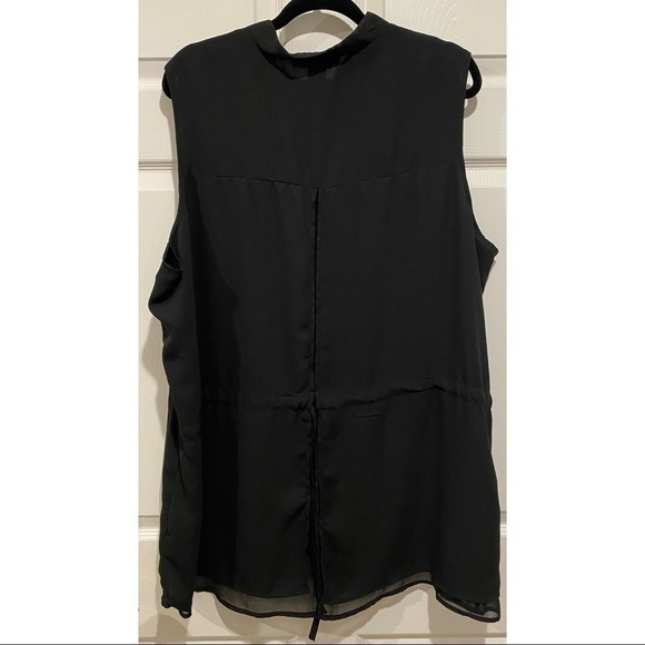 Plus Size Top - Picture 2 of 3